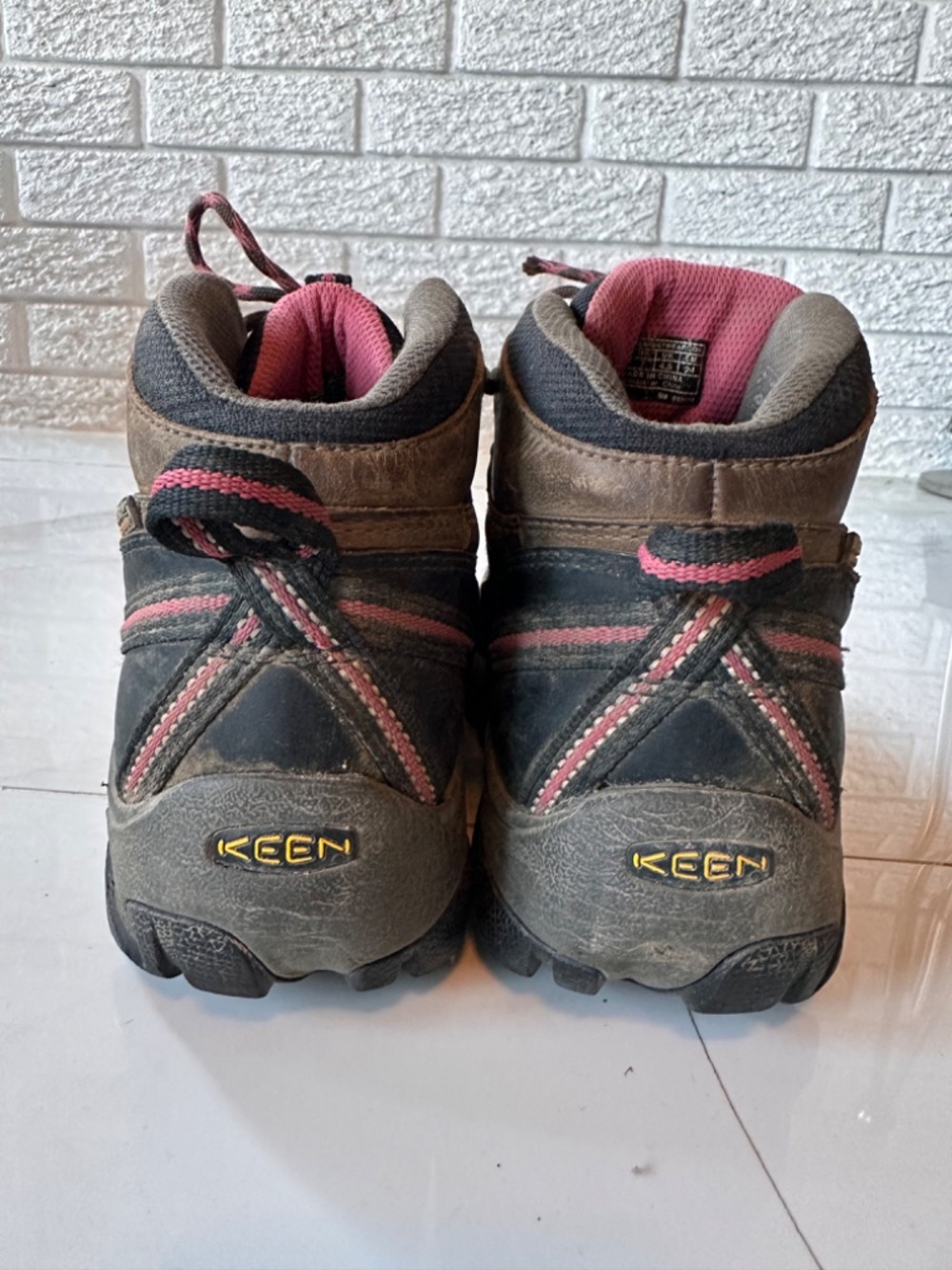 Women's Keen Targhee II Mid Waterproof Hiking Boots - Size 7 - Picture 3 of 8